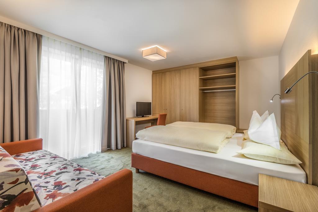 Hotel Miramonti باديا الغرفة الصورة
