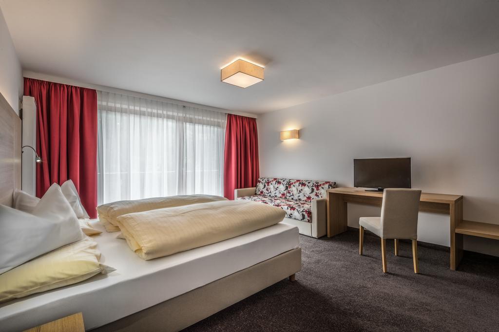 Hotel Miramonti باديا الغرفة الصورة